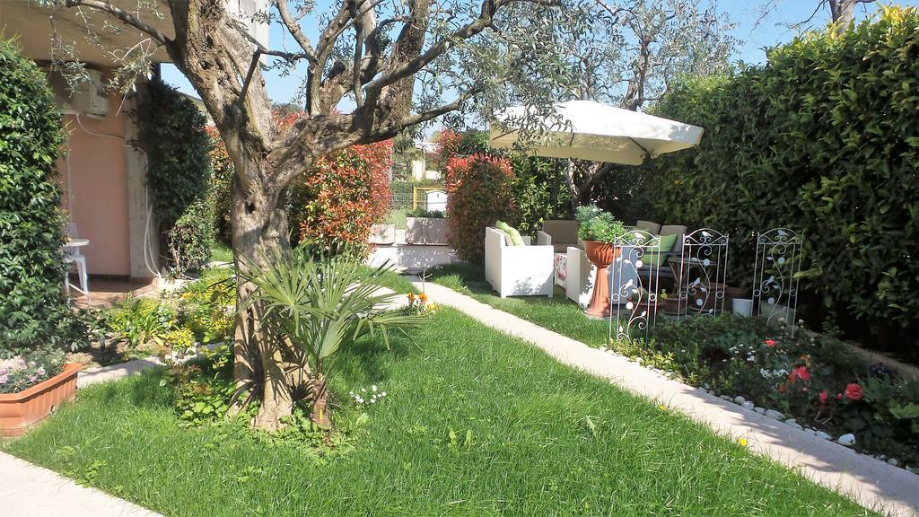 B&B Garda 4U Desenzano del Garda Buitenkant foto