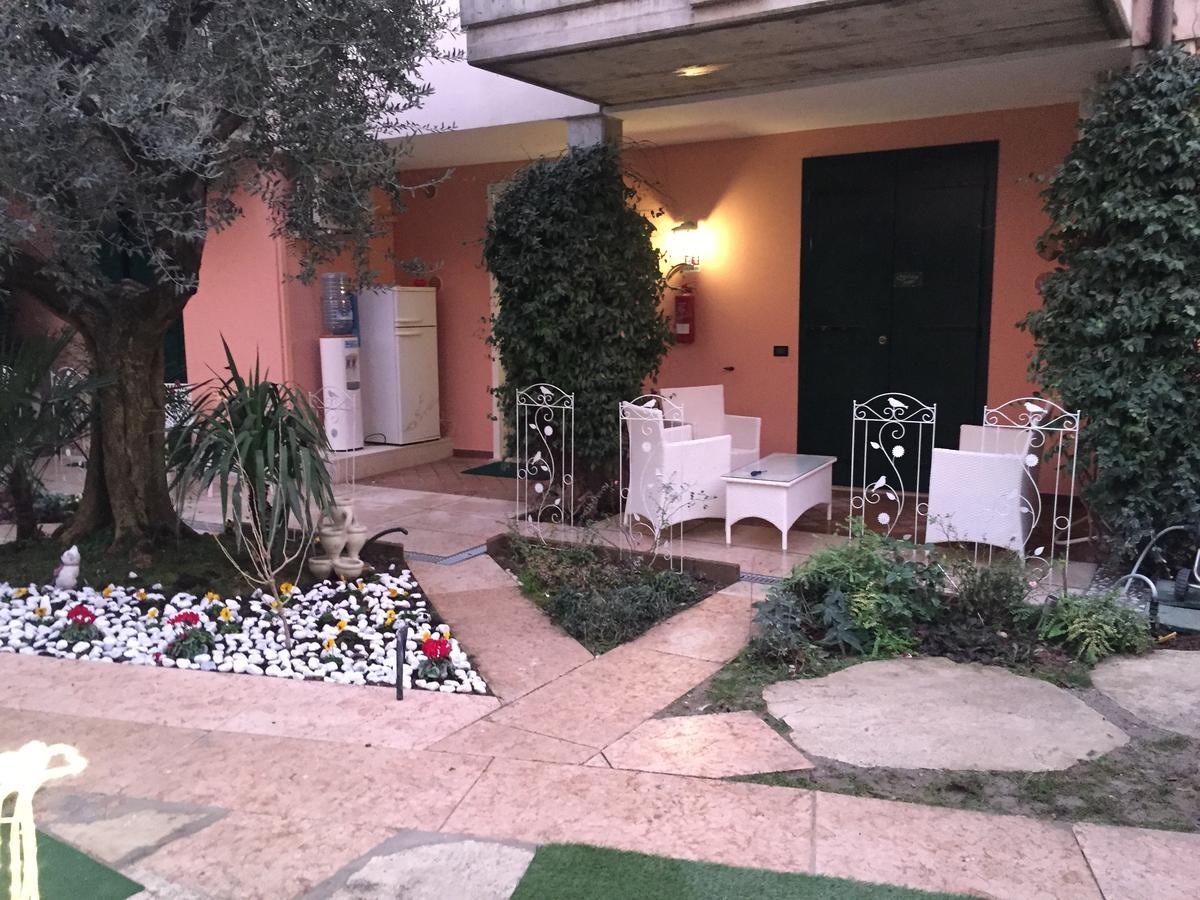 B&B Garda 4U Desenzano del Garda Buitenkant foto