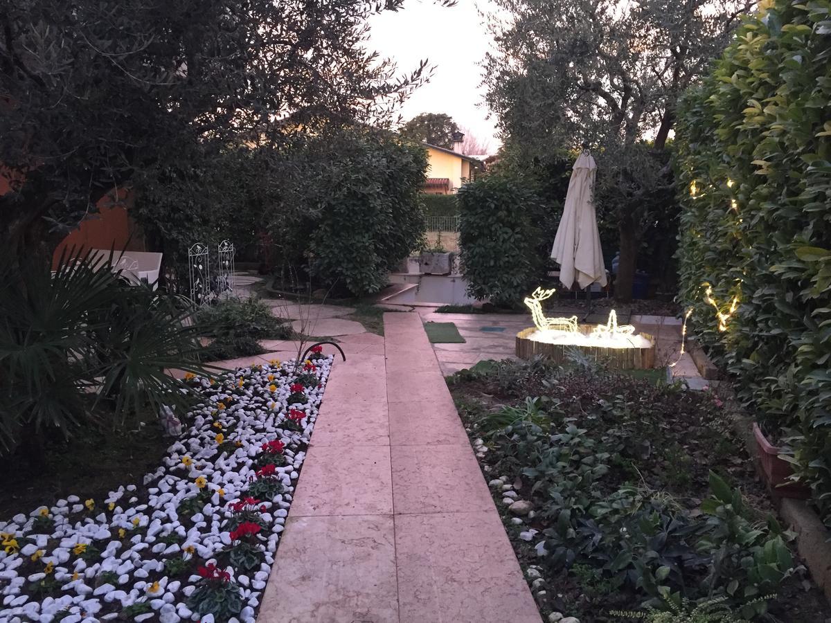 B&B Garda 4U Desenzano del Garda Buitenkant foto