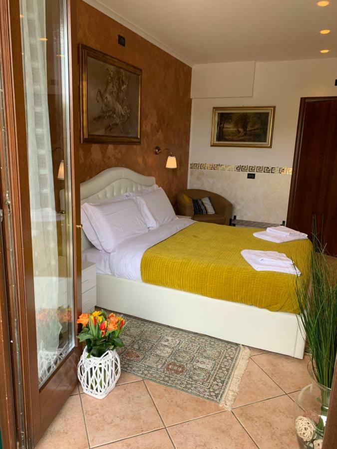 B&B Garda 4U Desenzano del Garda Buitenkant foto